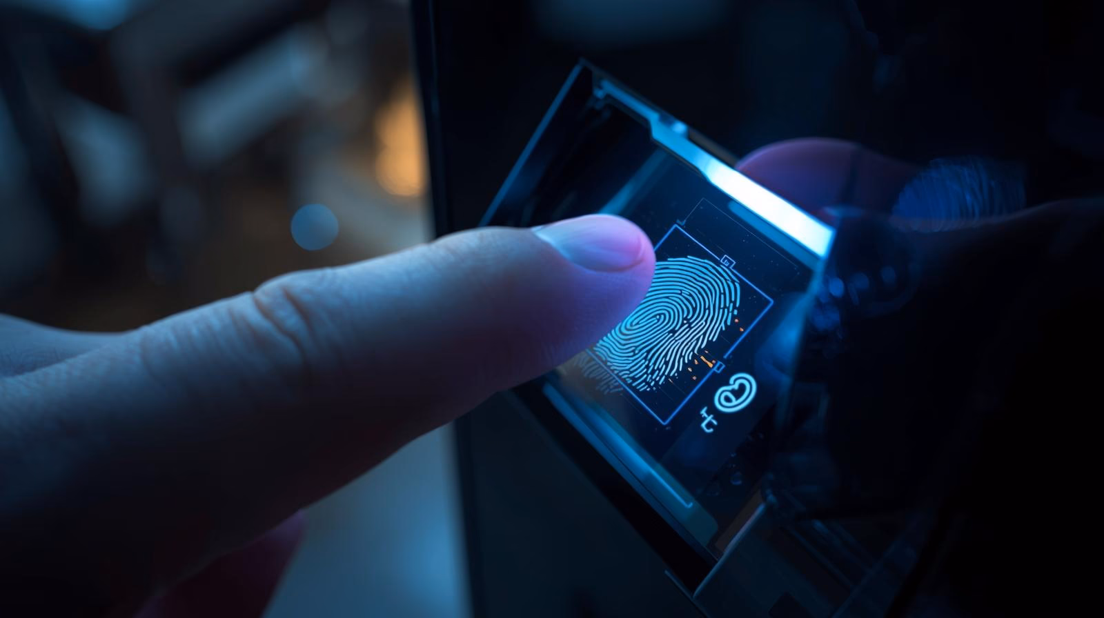 ¿Fichar con huella dactilar es legal en 2025?